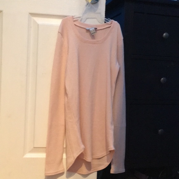 Long sleeve shirt. - Picture 2 of 3